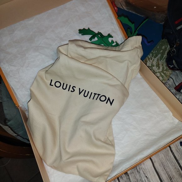 Louis Vuitton Carrot - Picture 3 of 5